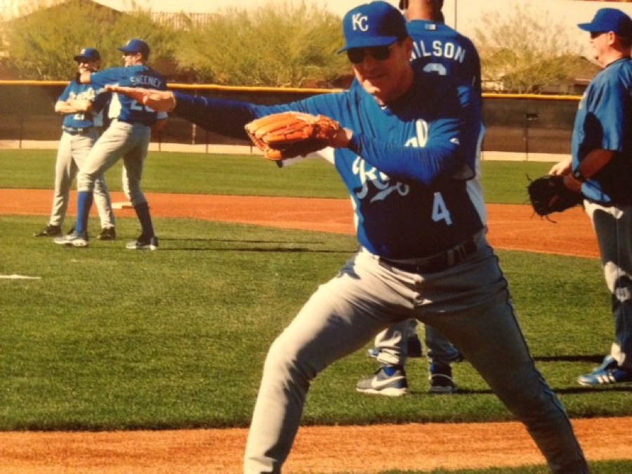 Greg Pryor fielding in a Royals uniform